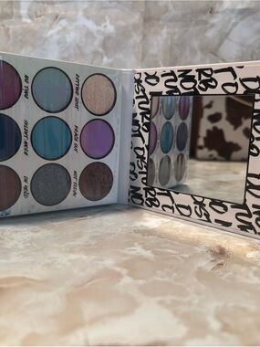 Vibrant Blue & Purple Eyeshadow Palette — Mixed Matte & Shimmer Shades